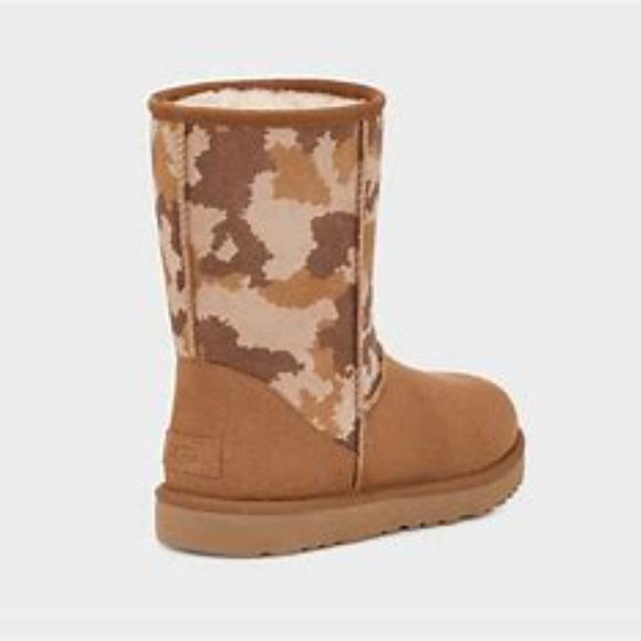UGG $170 Classic Short Jagged Camo Chestnut Sz 9 NIB! - Picture 4 of 4